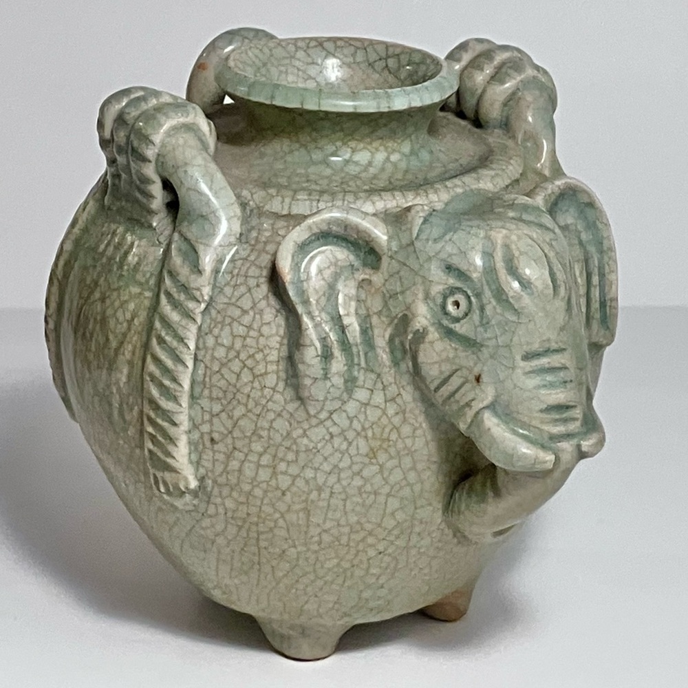 Antique THAILAND CELADON ELEPHANT Pottery Vessel / SAWANKHALOK KILN / Craquelure